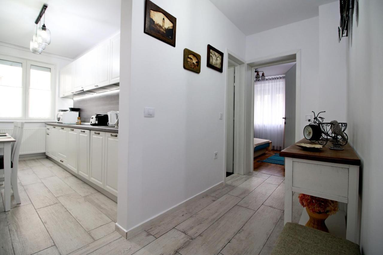 White Stone Apartment Sibiu Bagian luar foto